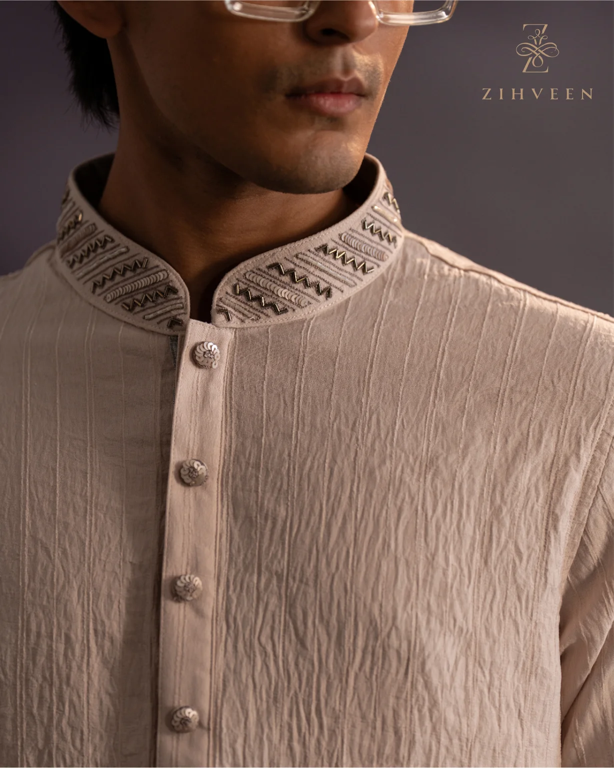 Blanched almon stripe with Exquisite collar & button Zardoji