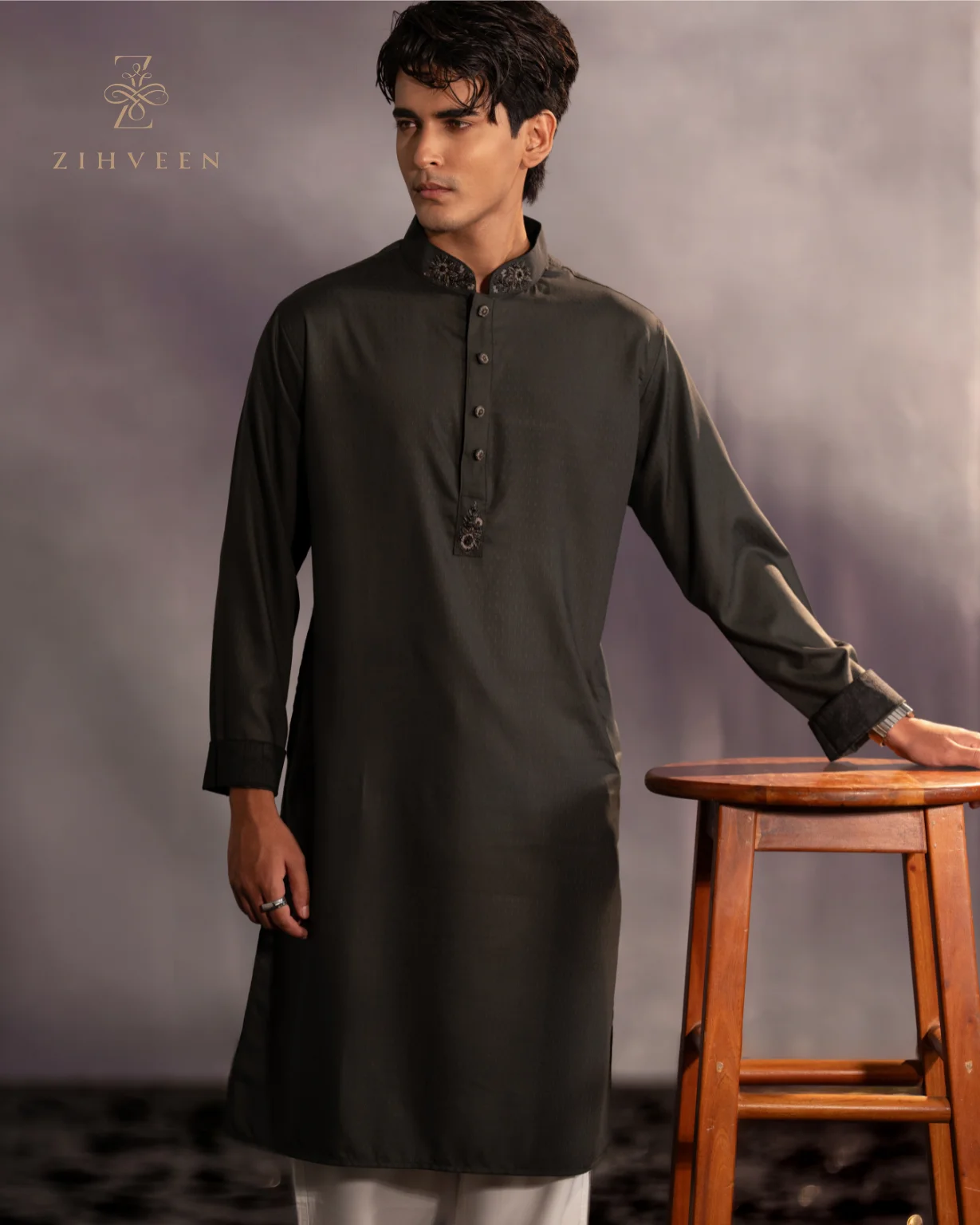 Sacramento Green with Exquisite collar & button zardoji