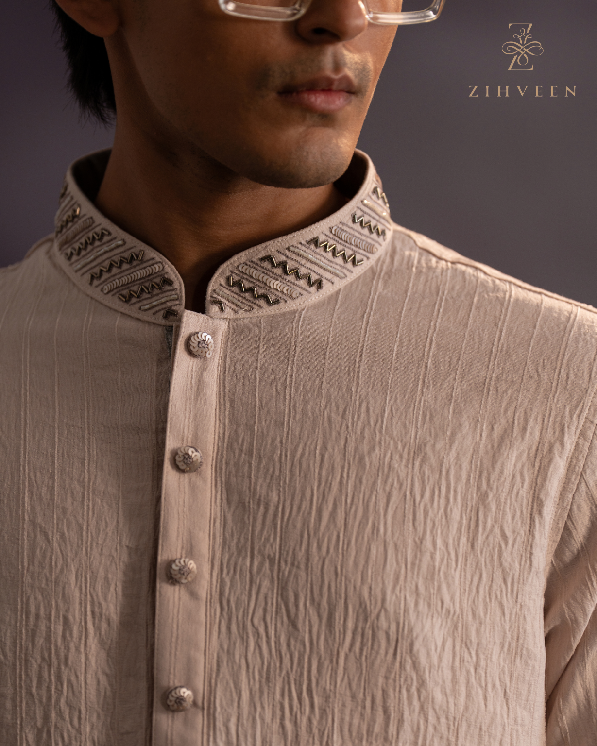 Blanched almon stripe with Exquisite collar & button Zardoji